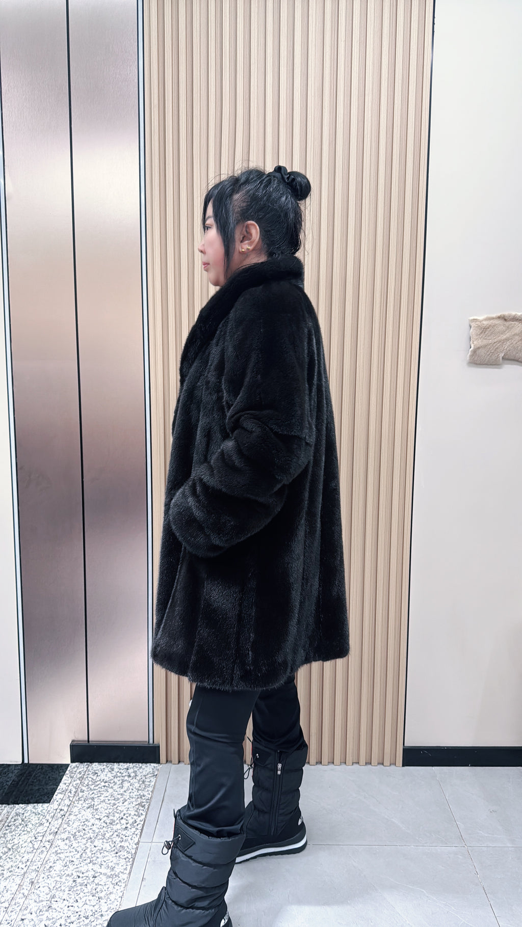 No. 071 Dark brown mink fur coat featuring a shawl collar design.