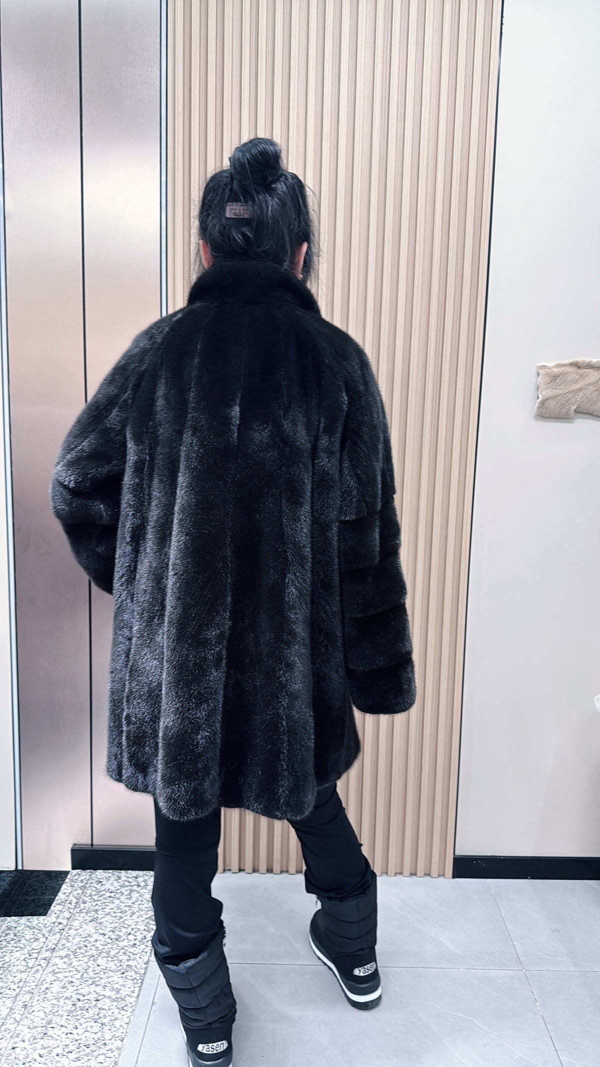 No. 071 Dark brown mink fur coat featuring a shawl collar design.