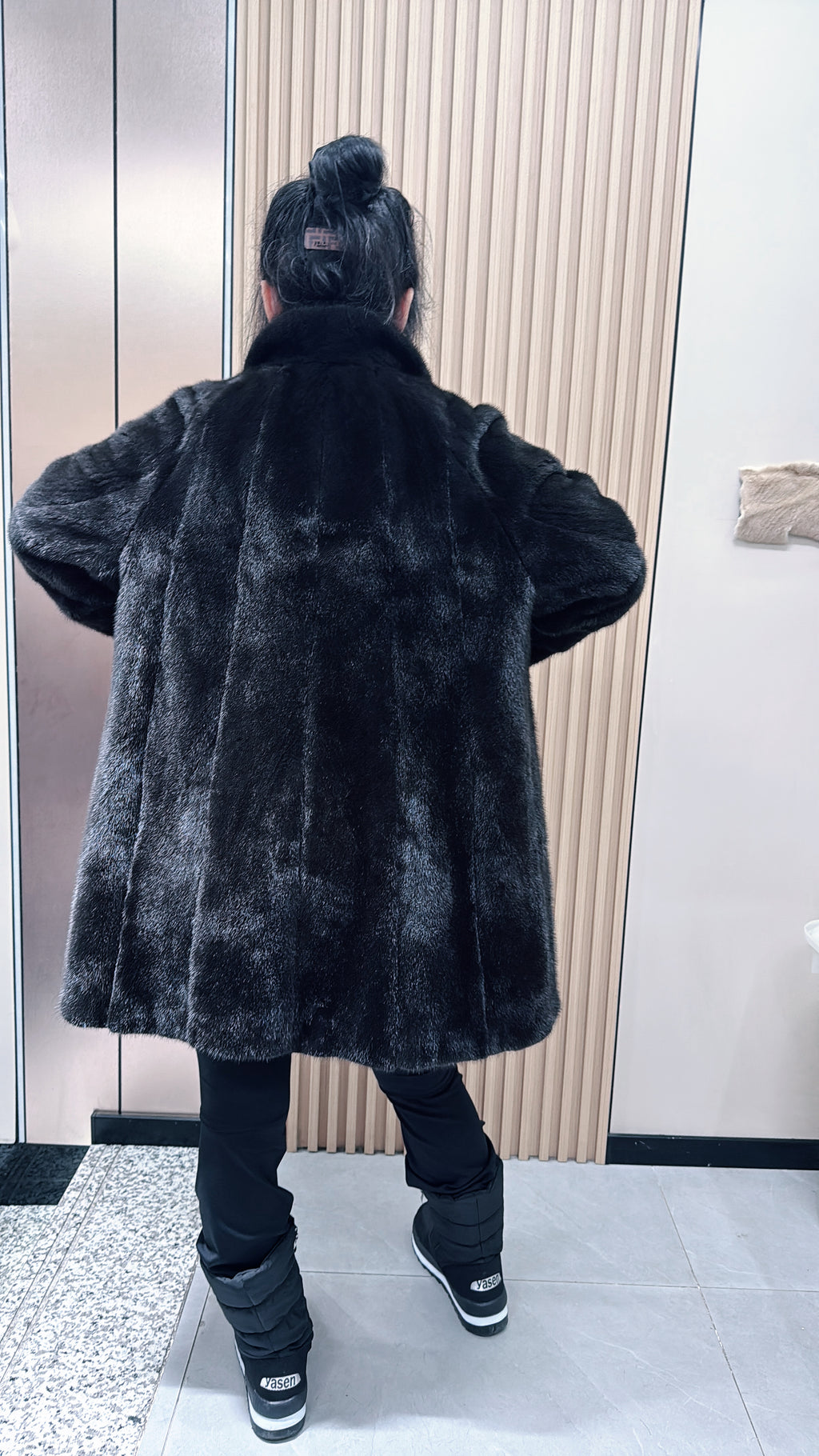 No. 071 Dark brown mink fur coat featuring a shawl collar design.