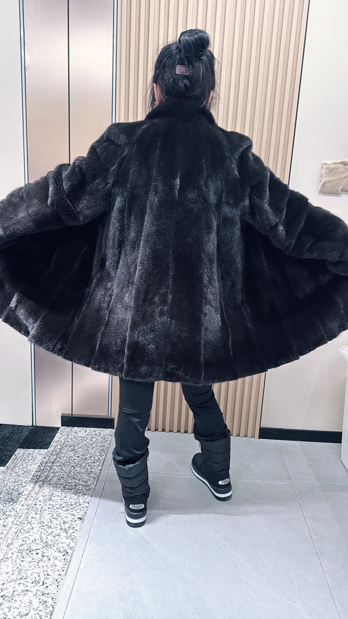 No. 071 Dark brown mink fur coat featuring a shawl collar design.