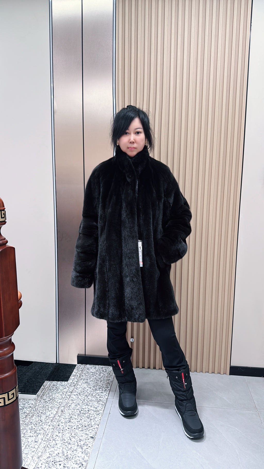 No. 071 Dark brown mink fur coat featuring a shawl collar design.