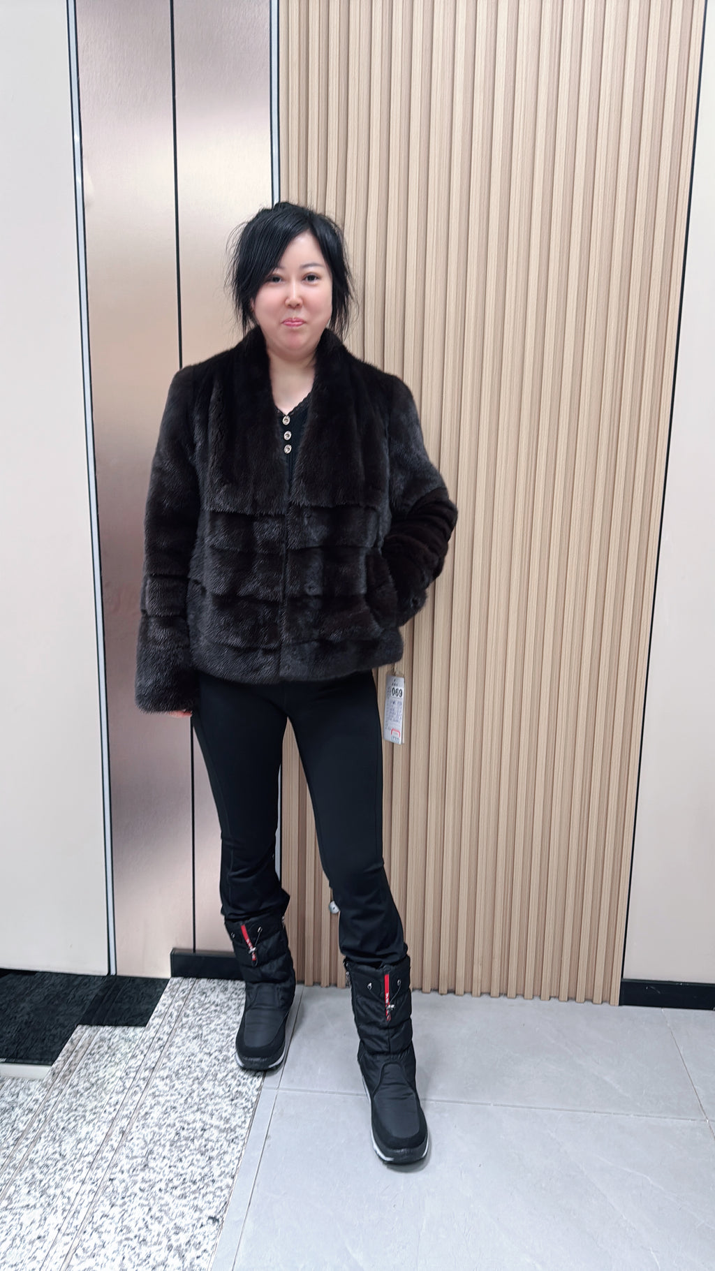 No. 069 Dark Brown V-Neck Mink Fur Coat – AB-Style Design