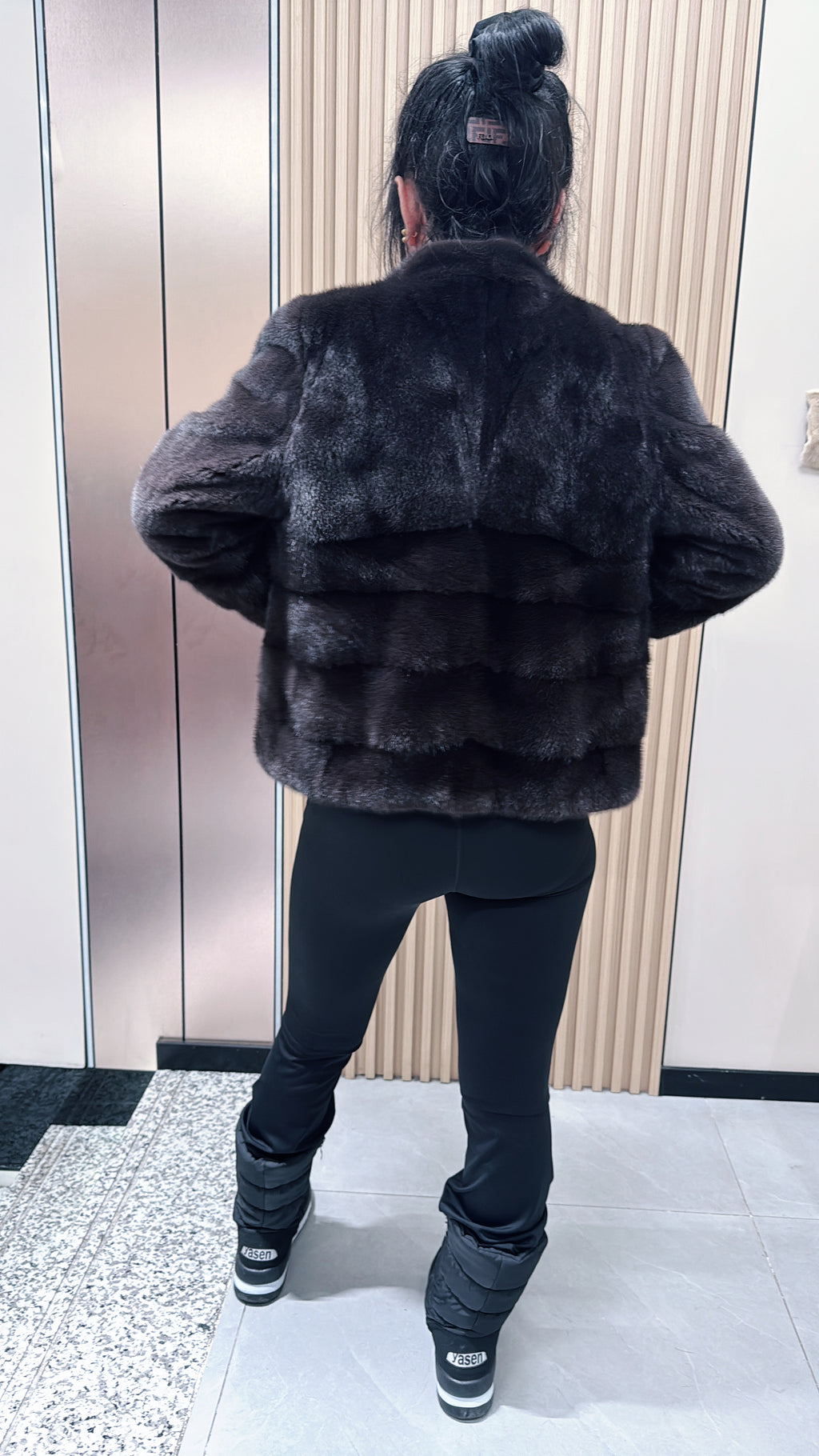 No. 069 Dark Brown V-Neck Mink Fur Coat – AB-Style Design