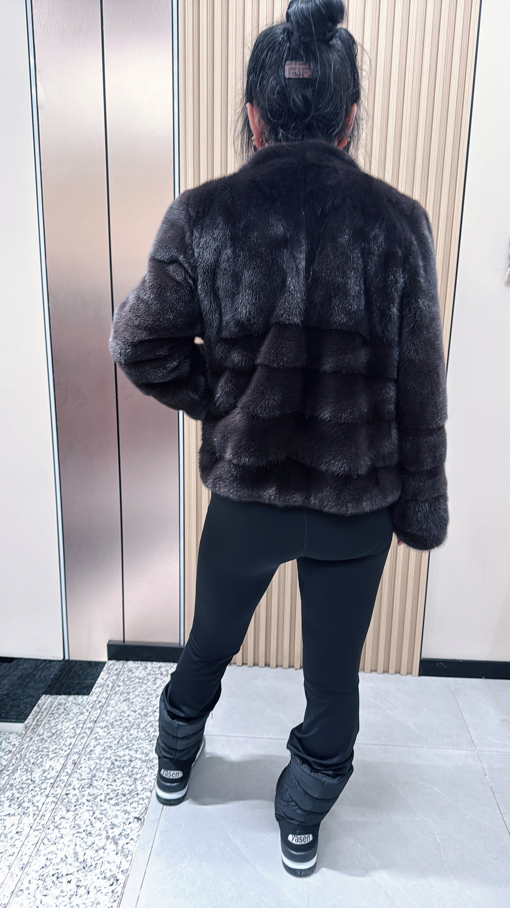 No. 069 Dark Brown V-Neck Mink Fur Coat – AB-Style Design