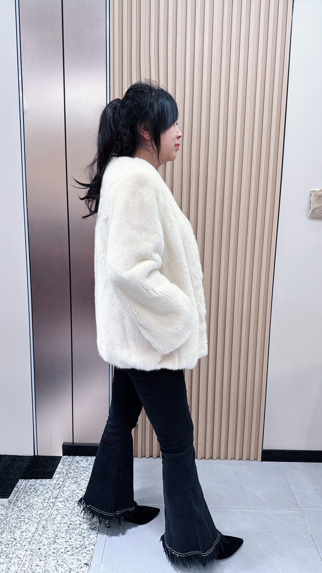 No. 080 Off-white V-neck mink fur coat