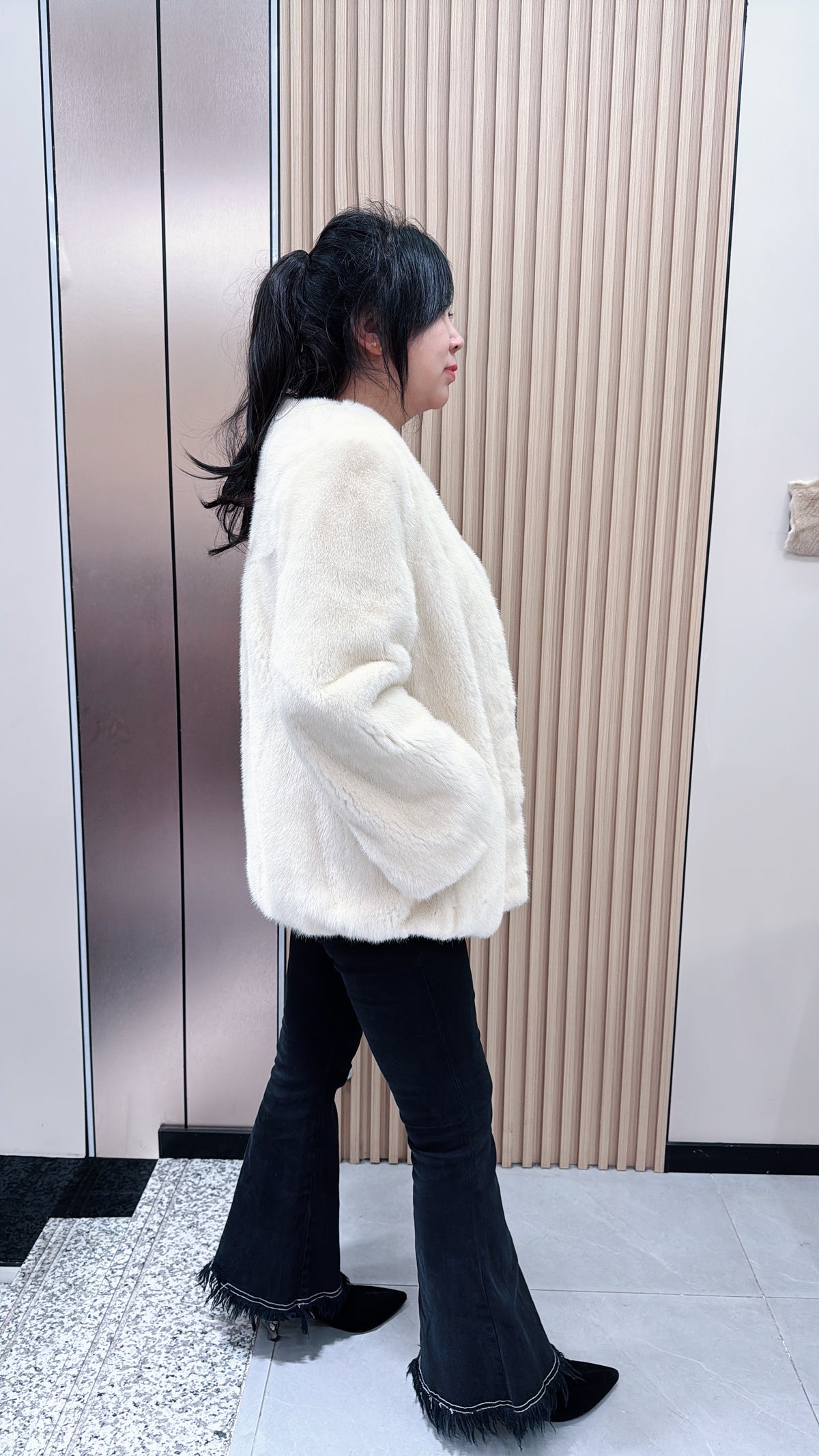 No. 080 Off-white V-neck mink fur coat