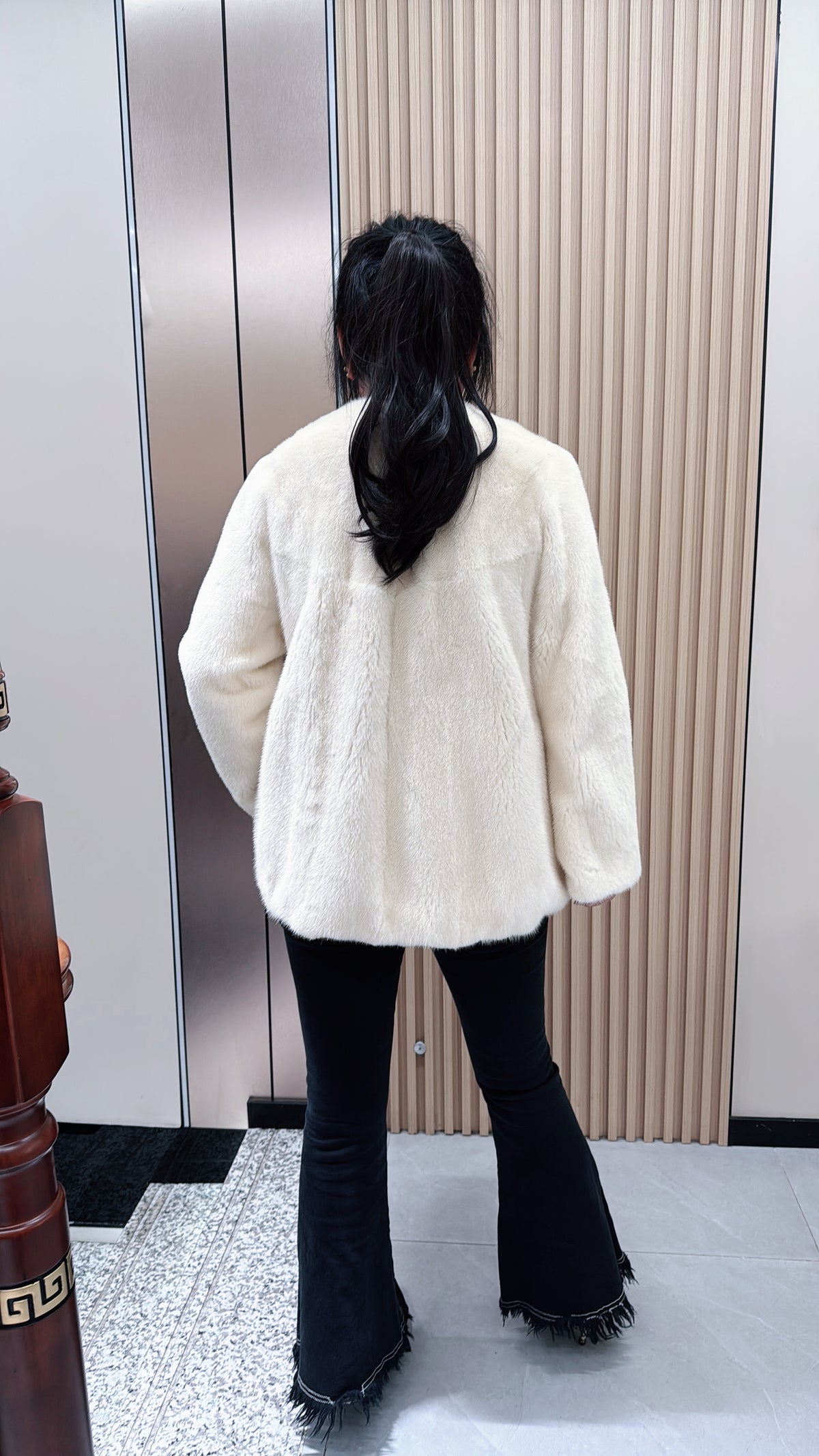 No. 080 Off-white V-neck mink fur coat