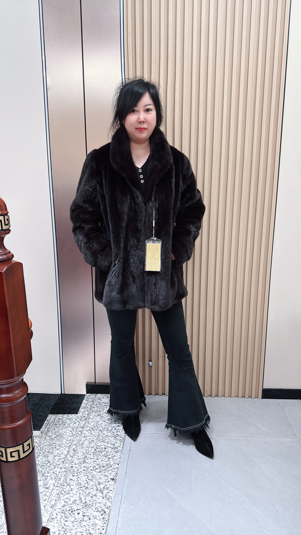No. 077 Dark brown mink fur coat with convertible stand/fold-down collar.