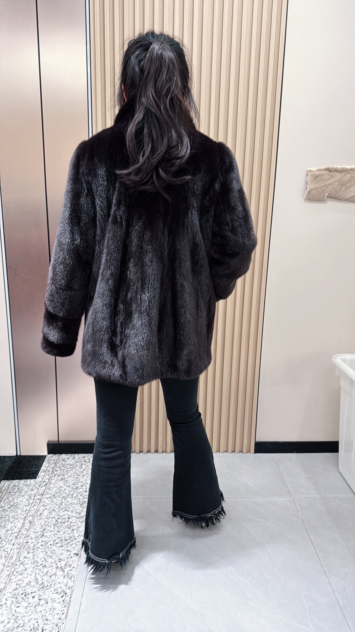 No. 077 Dark brown mink fur coat with convertible stand/fold-down collar.