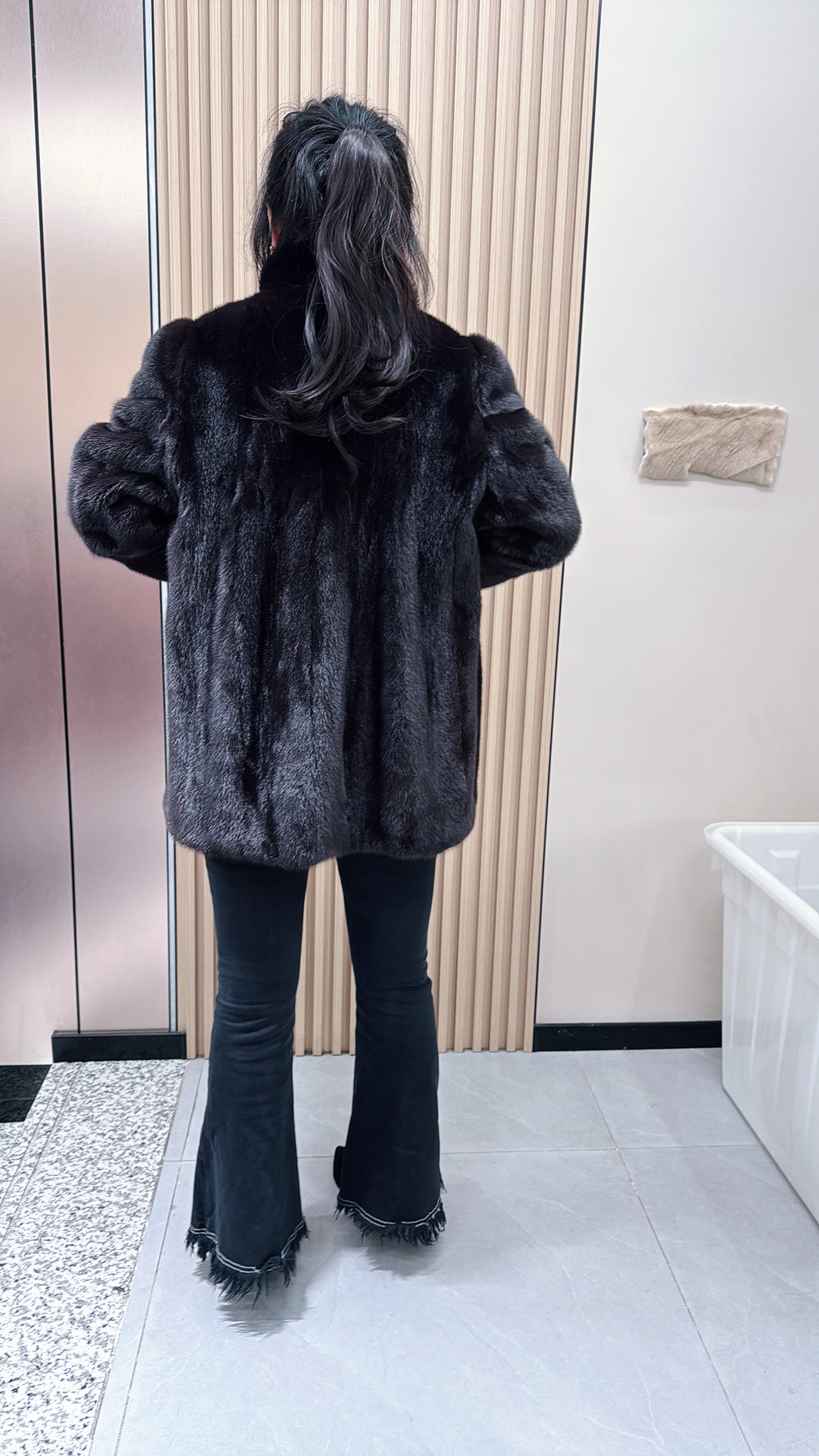 No. 077 Dark brown mink fur coat with convertible stand/fold-down collar.