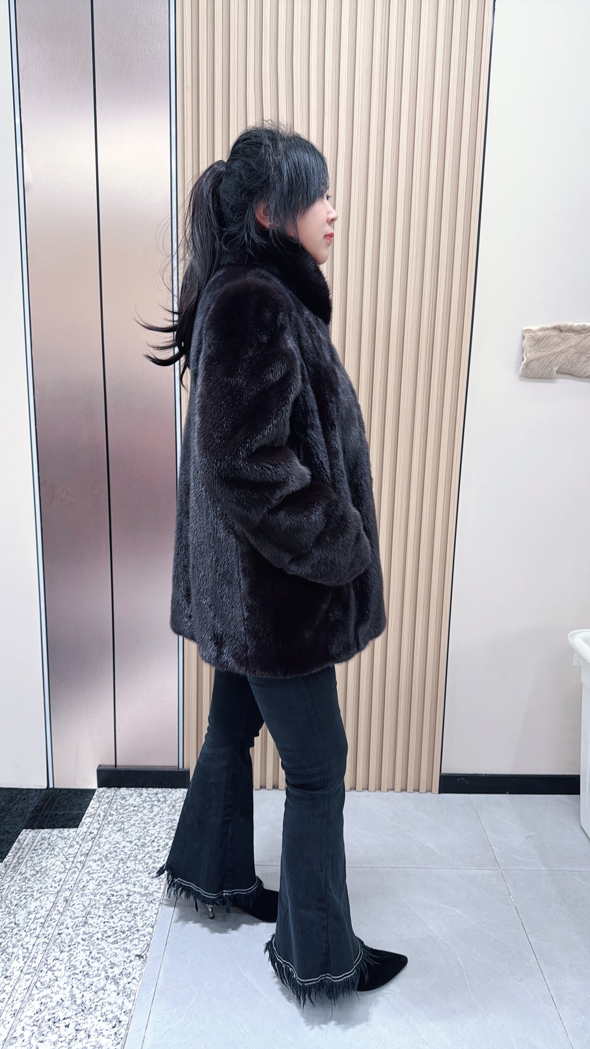 No. 077 Dark brown mink fur coat with convertible stand/fold-down collar.