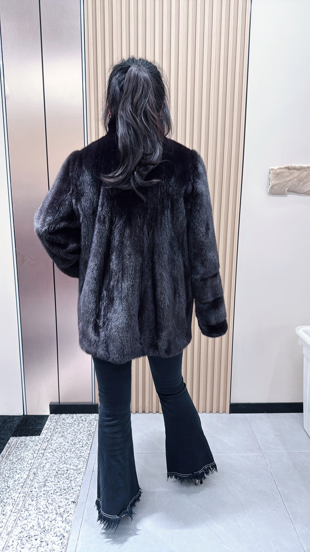 No. 077 Dark brown mink fur coat with convertible stand/fold-down collar.