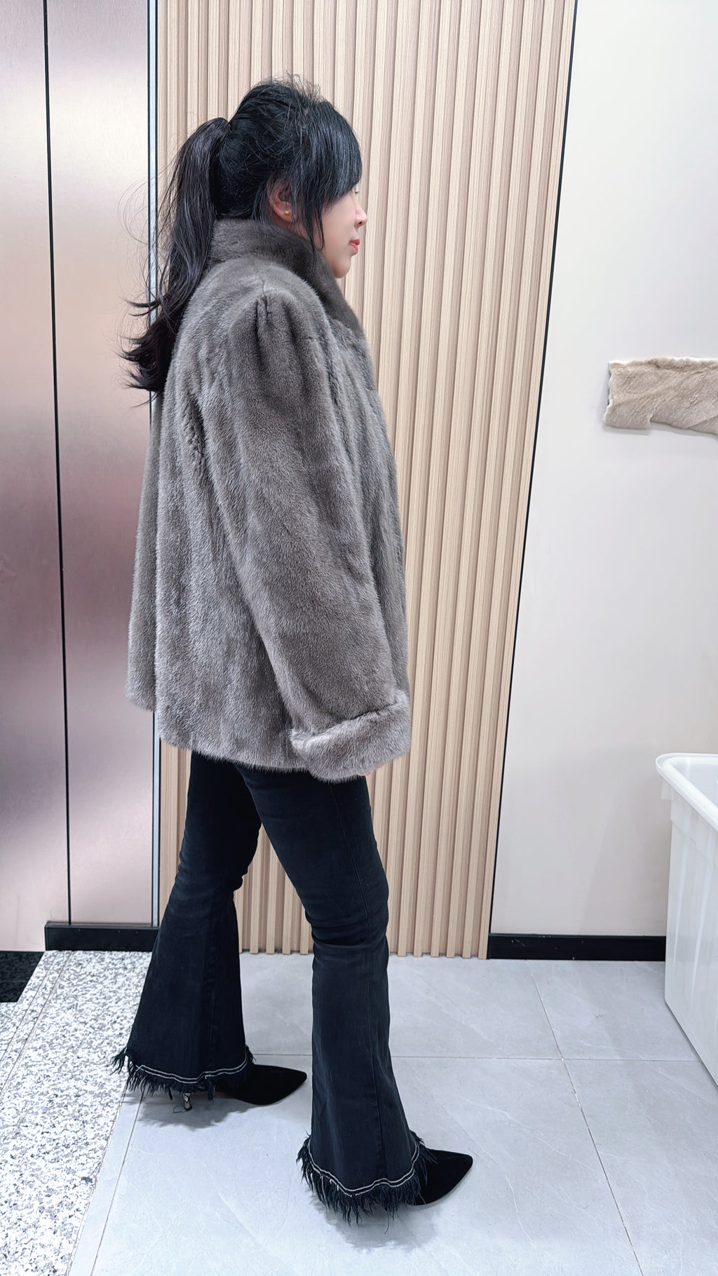 No. 076 Latte-grey stand-collar mink fur coat (with turn-back cuffs)