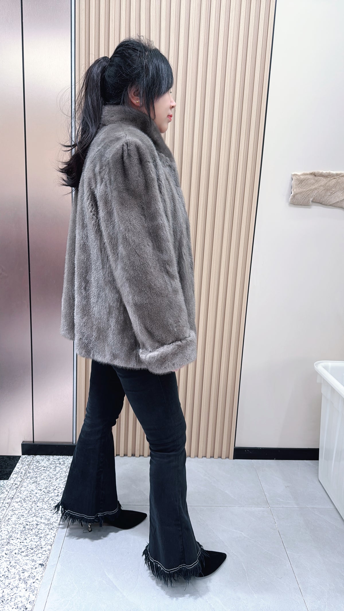 No. 076 Latte-grey stand-collar mink fur coat (with turn-back cuffs)