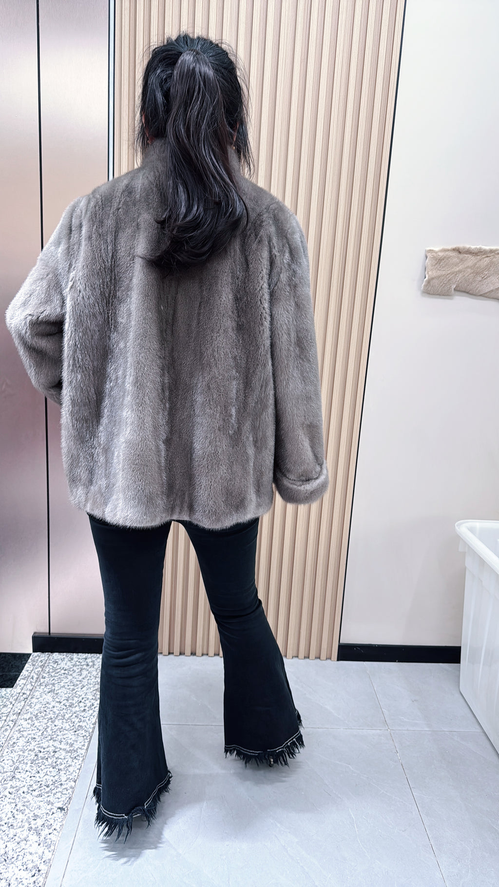 No. 076 Latte-grey stand-collar mink fur coat (with turn-back cuffs)