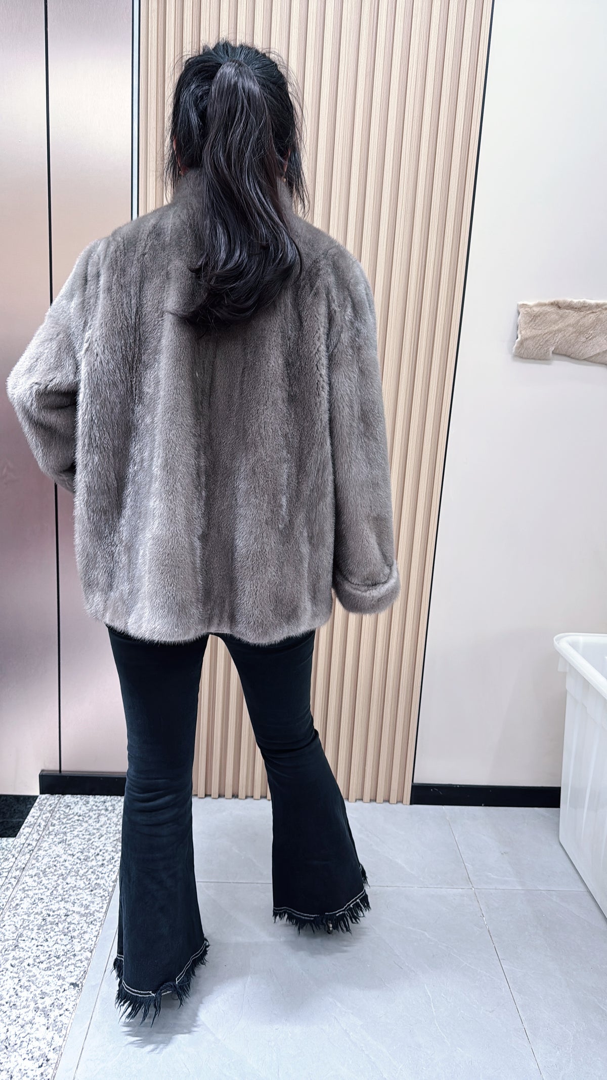 No. 076 Latte-grey stand-collar mink fur coat (with turn-back cuffs)