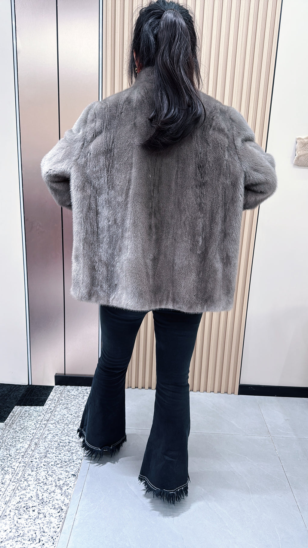 No. 076 Latte-grey stand-collar mink fur coat (with turn-back cuffs)