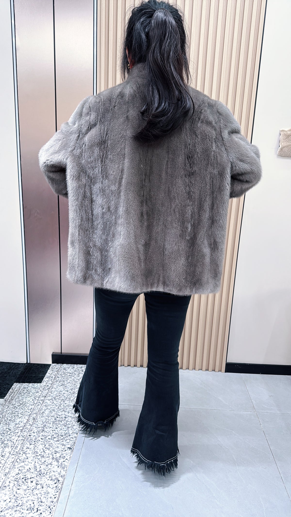 No. 076 Latte-grey stand-collar mink fur coat (with turn-back cuffs)