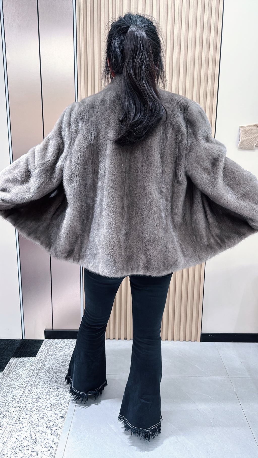 No. 076 Latte-grey stand-collar mink fur coat (with turn-back cuffs)