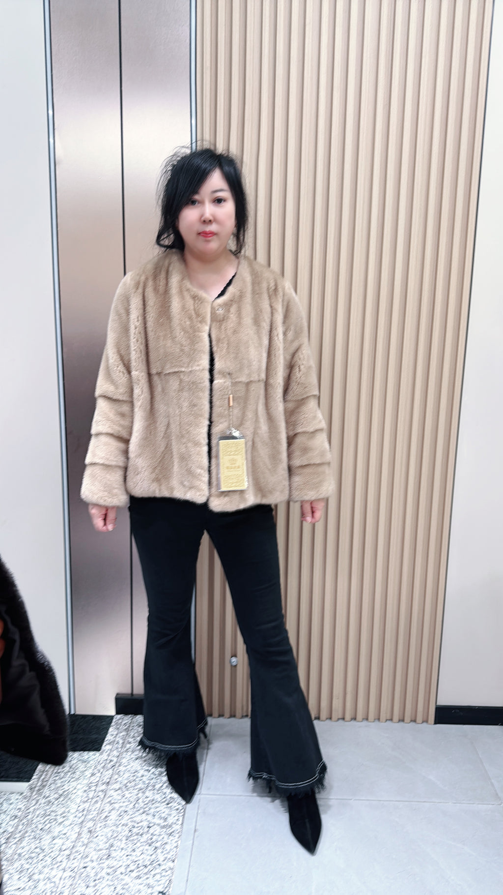 No. 074 Camel-colored collarless mink fur coat