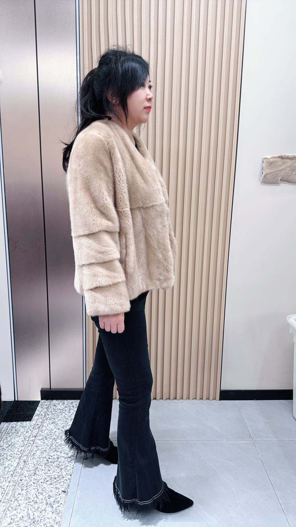 No. 074 Camel-colored collarless mink fur coat