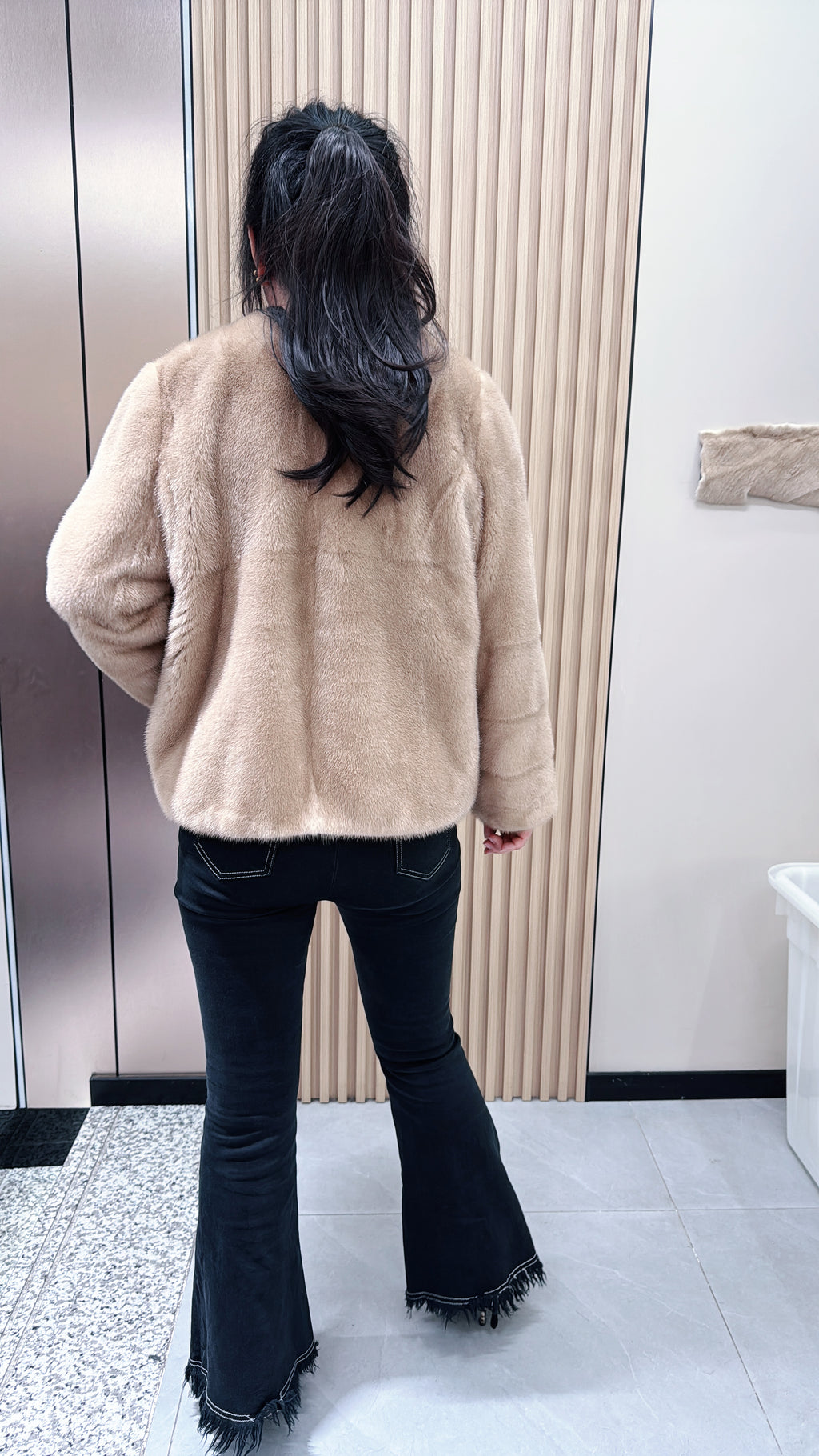 No. 074 Camel-colored collarless mink fur coat