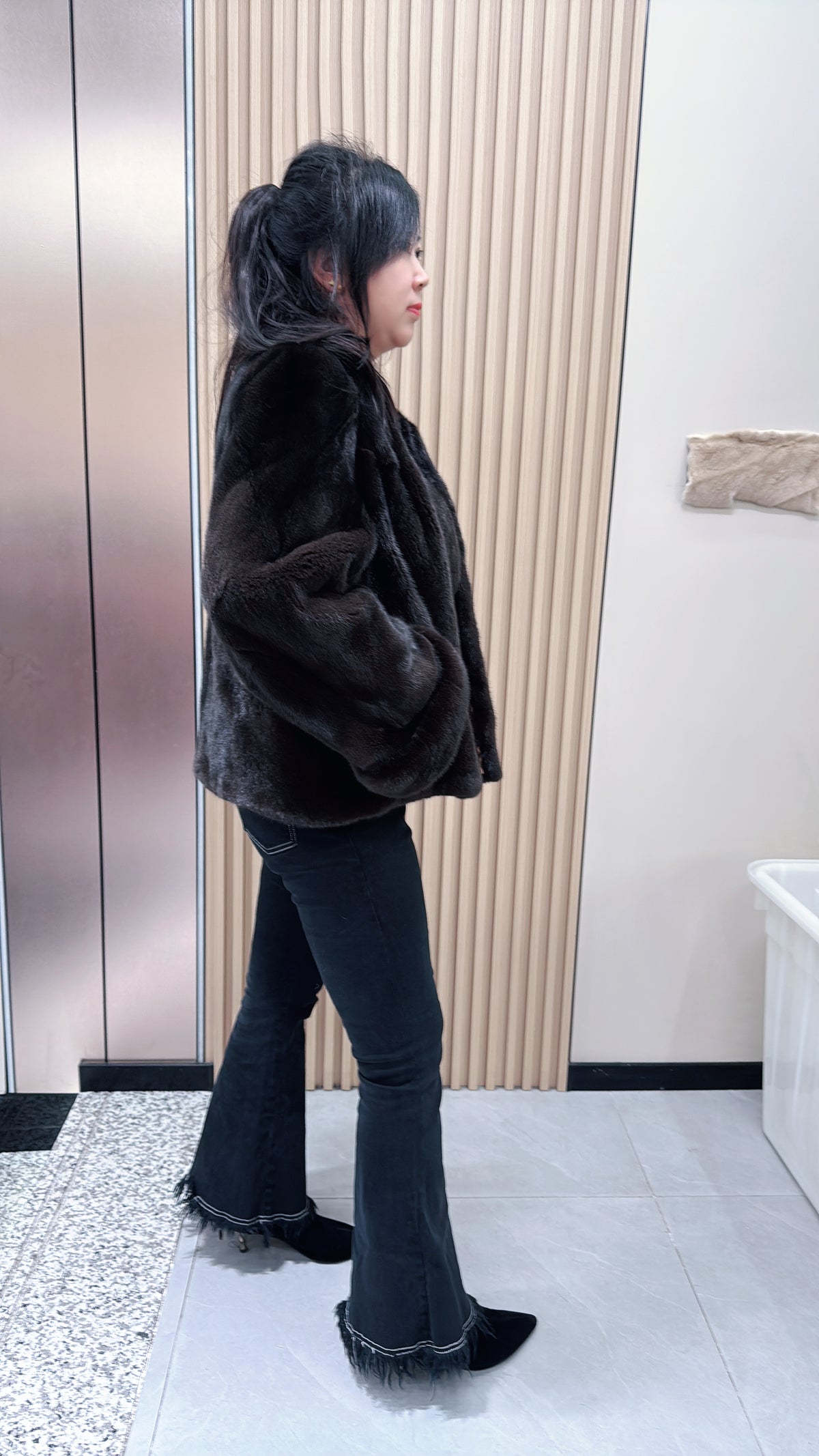 No. 073 Dark brown mink fur coat featuring a collarless design and turn-back cuffs.