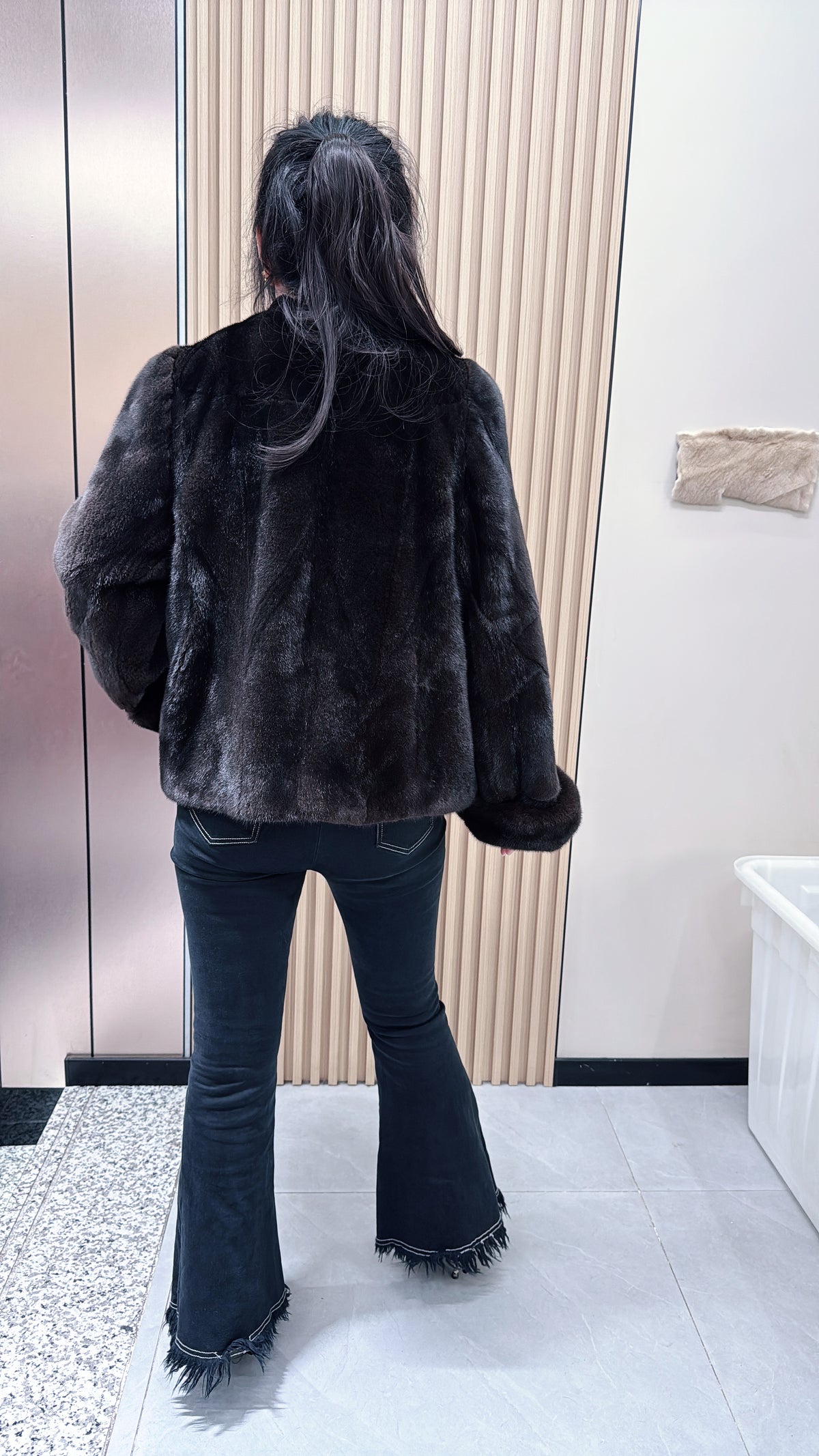 No. 073 Dark brown mink fur coat featuring a collarless design and turn-back cuffs.