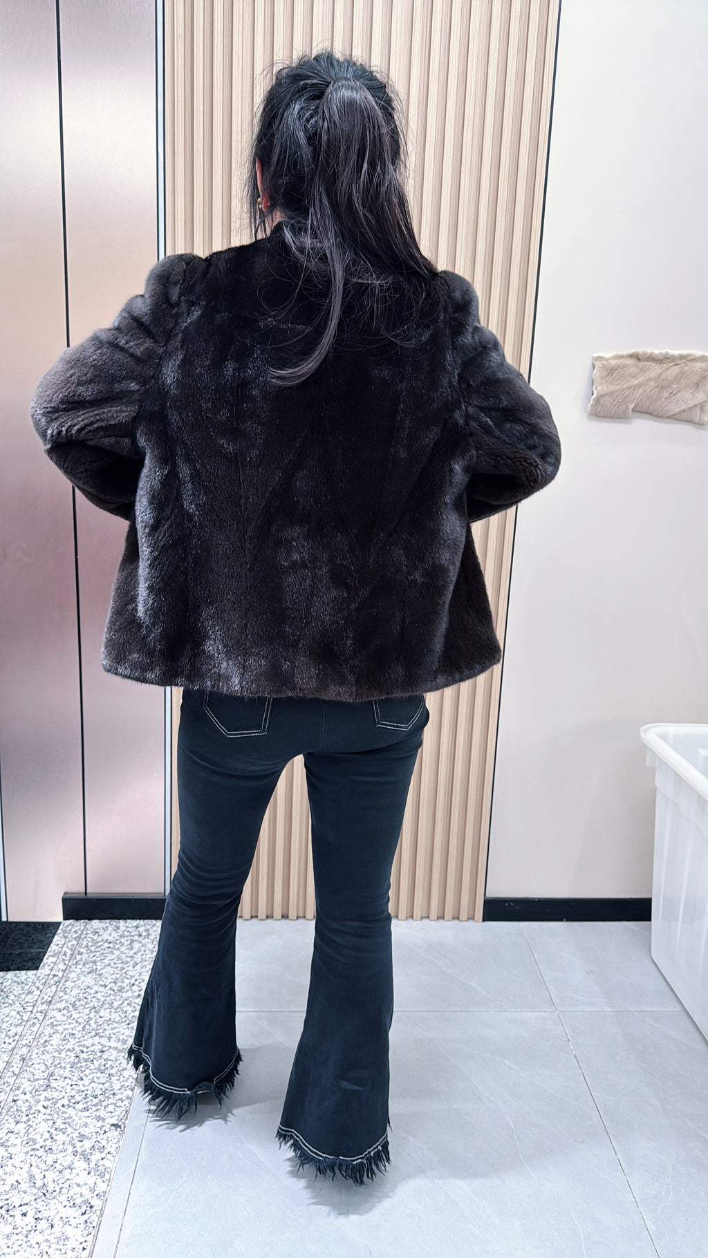 No. 073 Dark brown mink fur coat featuring a collarless design and turn-back cuffs.
