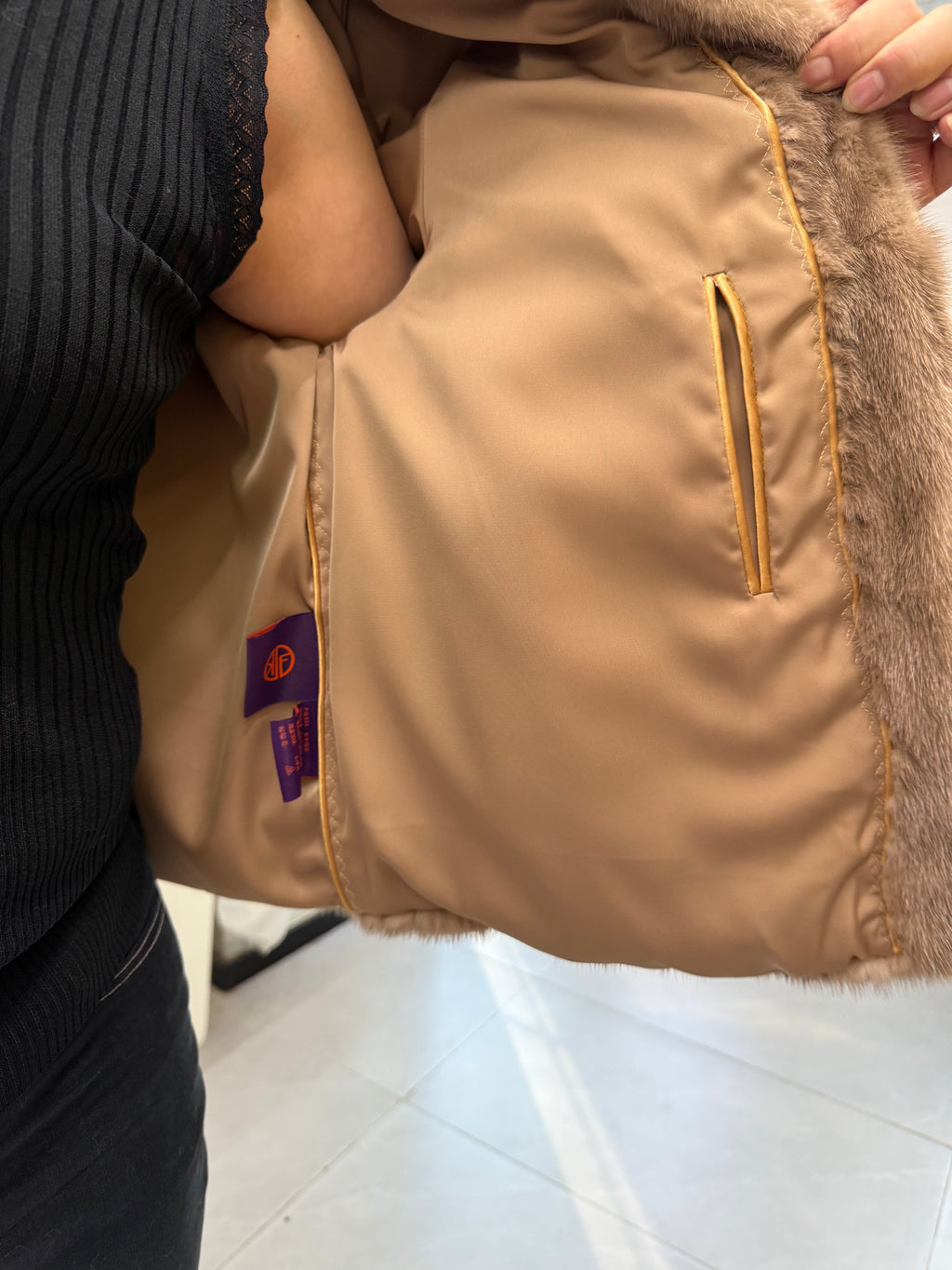 No. 090 Beige V-neck mink fur coat with turn-back cuffs.