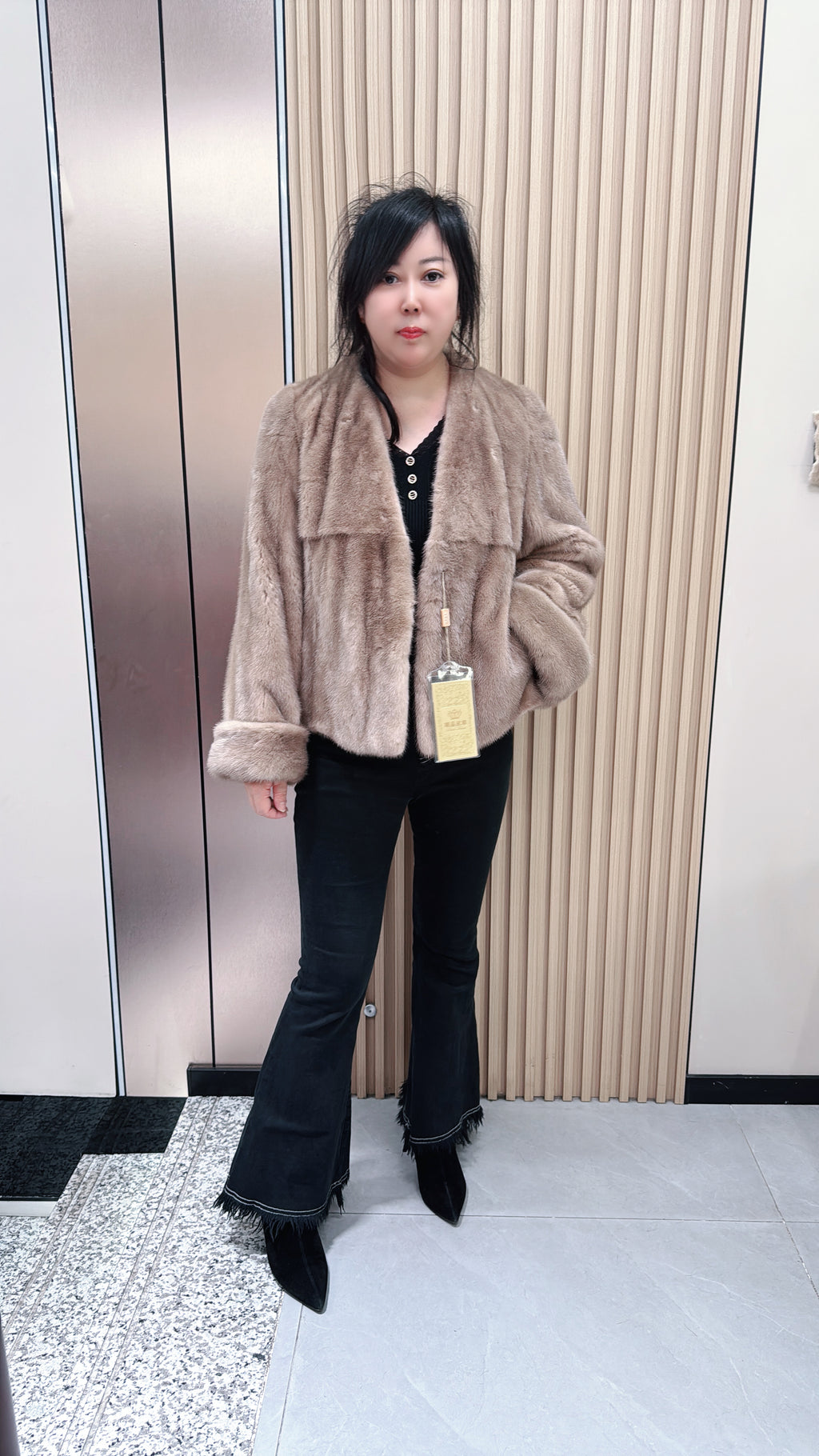 No. 090 Beige V-neck mink fur coat with turn-back cuffs.