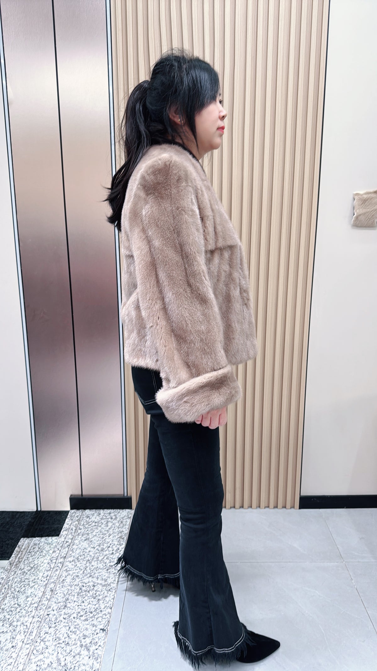 No. 090 Beige V-neck mink fur coat with turn-back cuffs.
