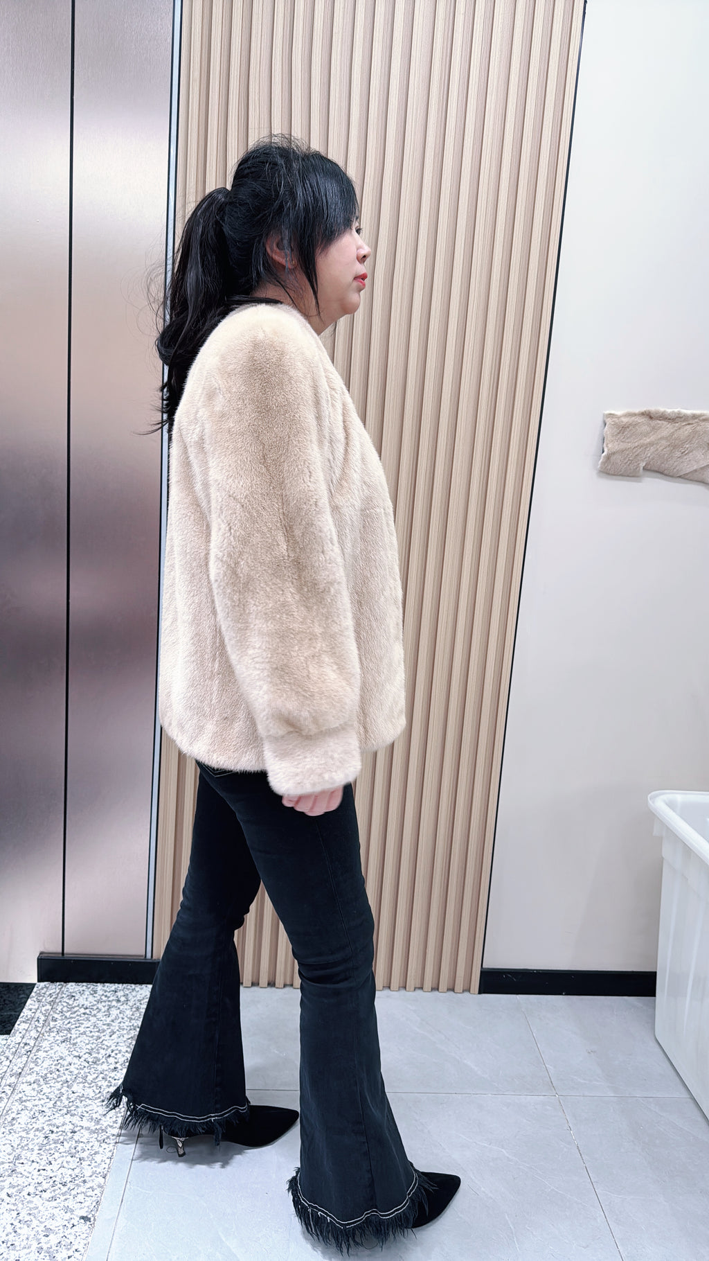 No. 089 Beige V-neck mink fur coat