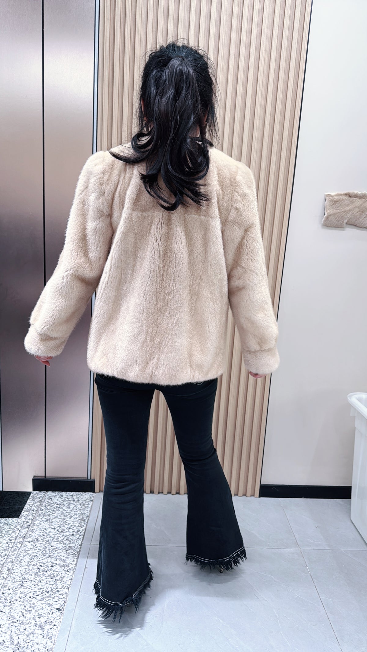 No. 089 Beige V-neck mink fur coat