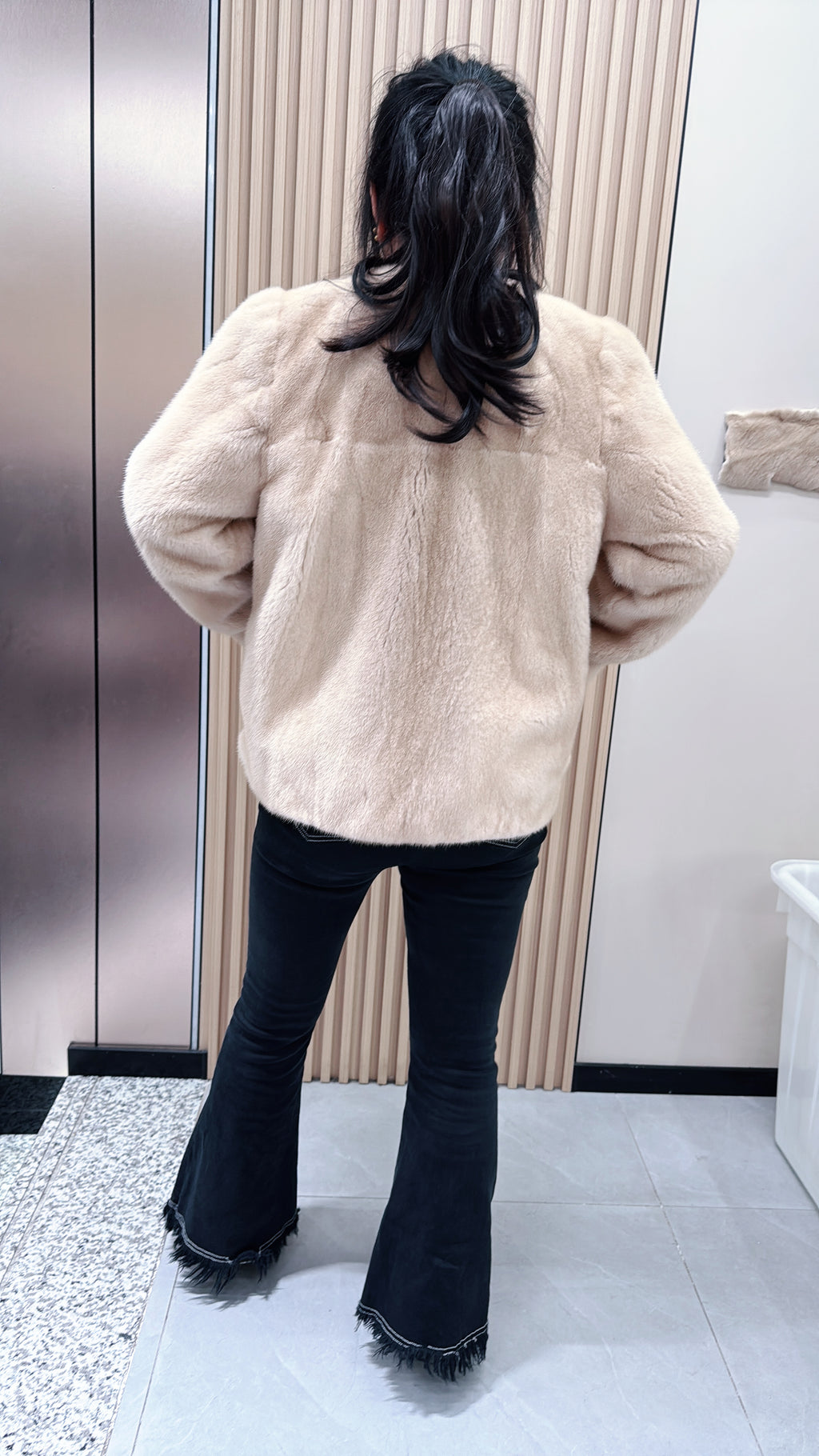No. 089 Beige V-neck mink fur coat