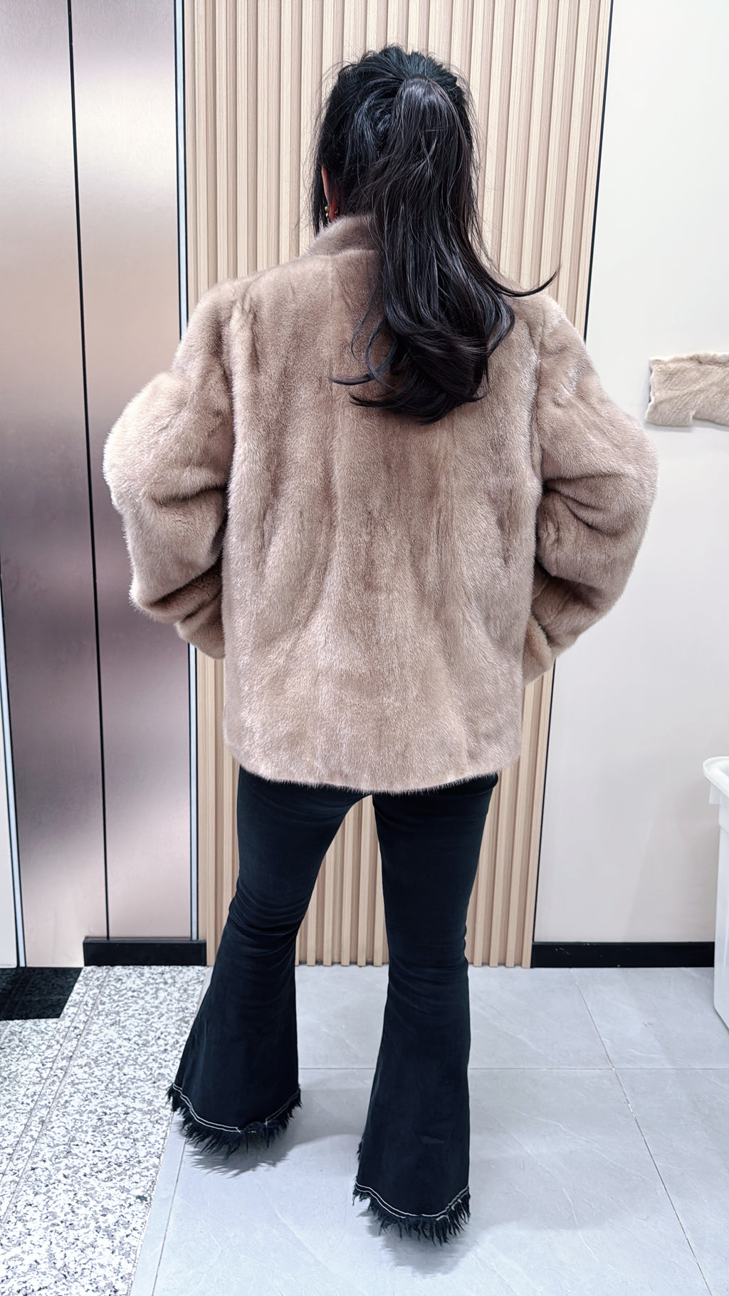 No. 093 Beige V-neck mink fur coat with turn-up cuffs.