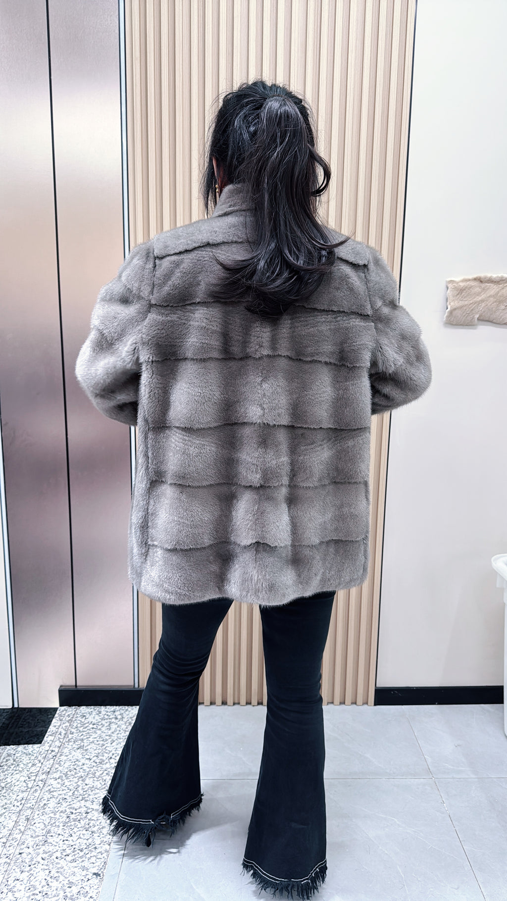 No. 083 Iron-grey mink fur coat featuring a stand-up collar and a horizontal texture design.