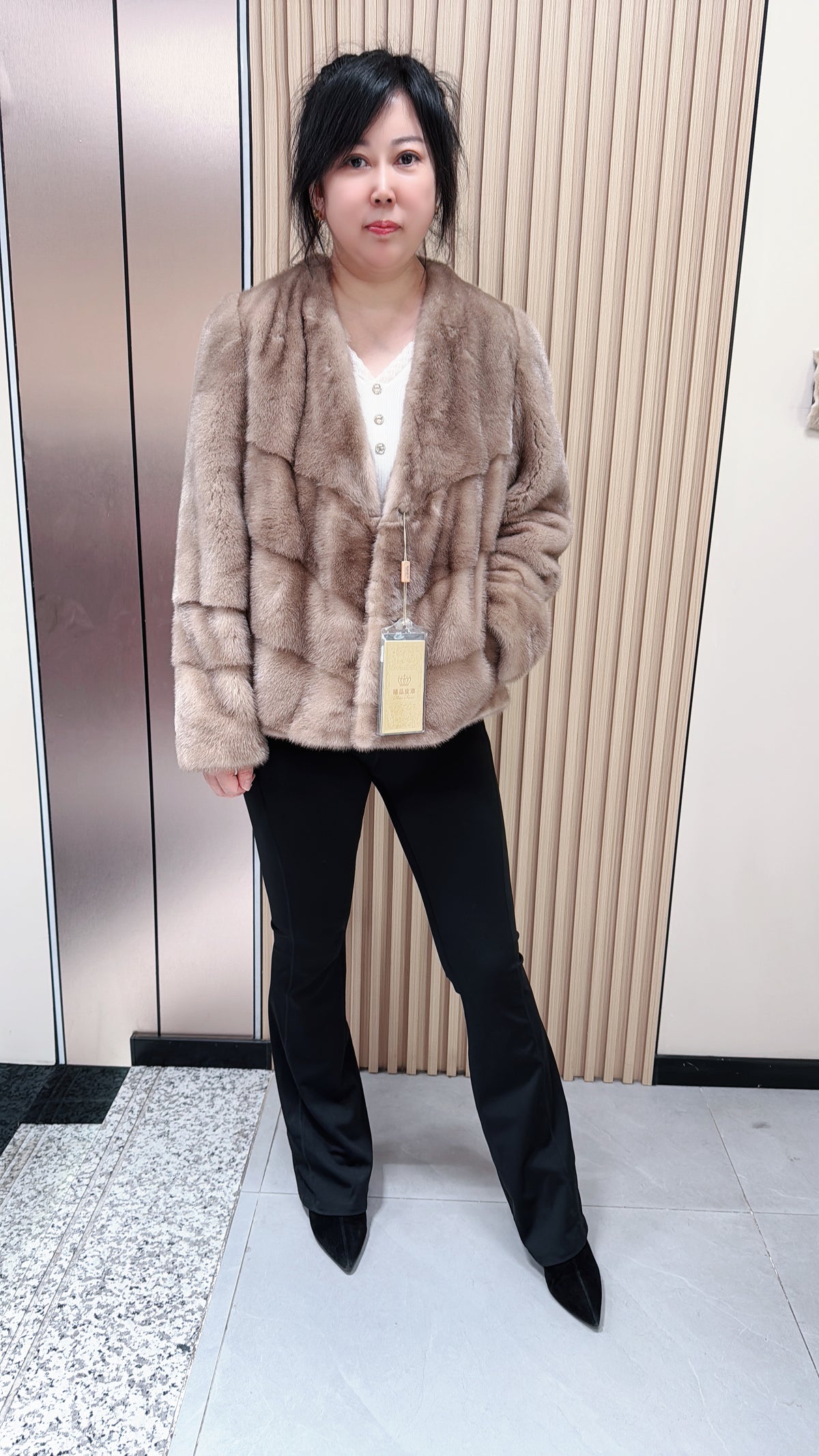 No. 039 Beige V-neck mink fur coat (AB fit)