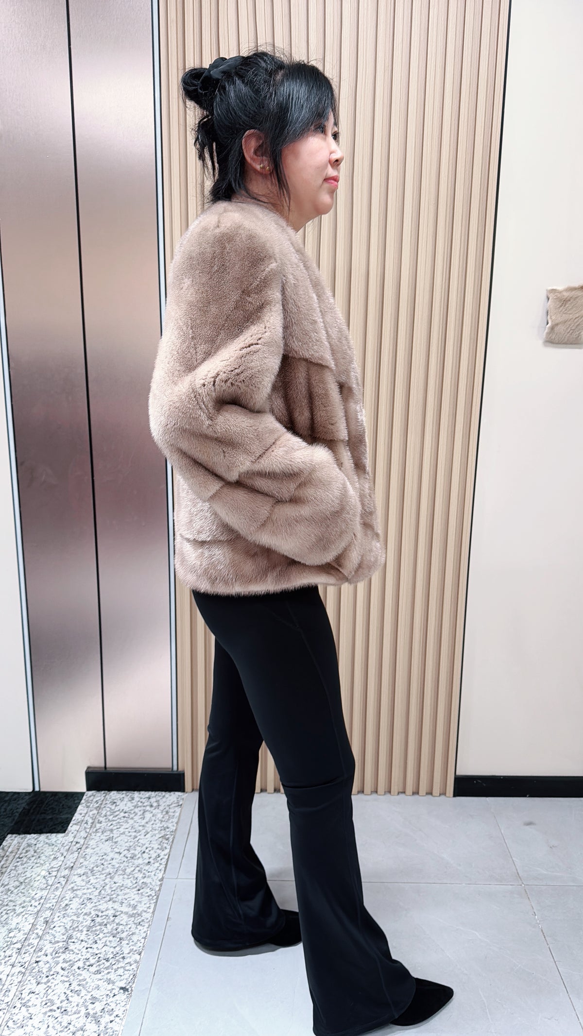 No. 039 Beige V-neck mink fur coat (AB fit)