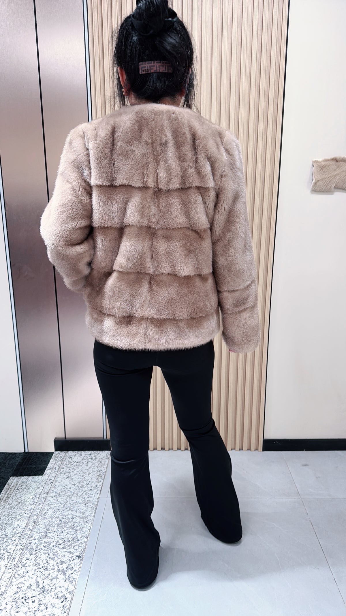 No. 039 Beige V-neck mink fur coat (AB fit)