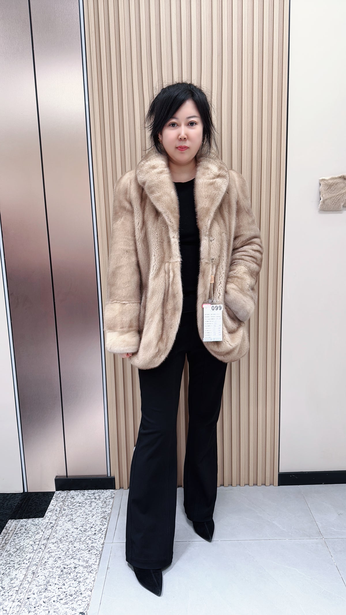 No. 099 Beige mink fur coat featuring a banana collar and a curved hem.