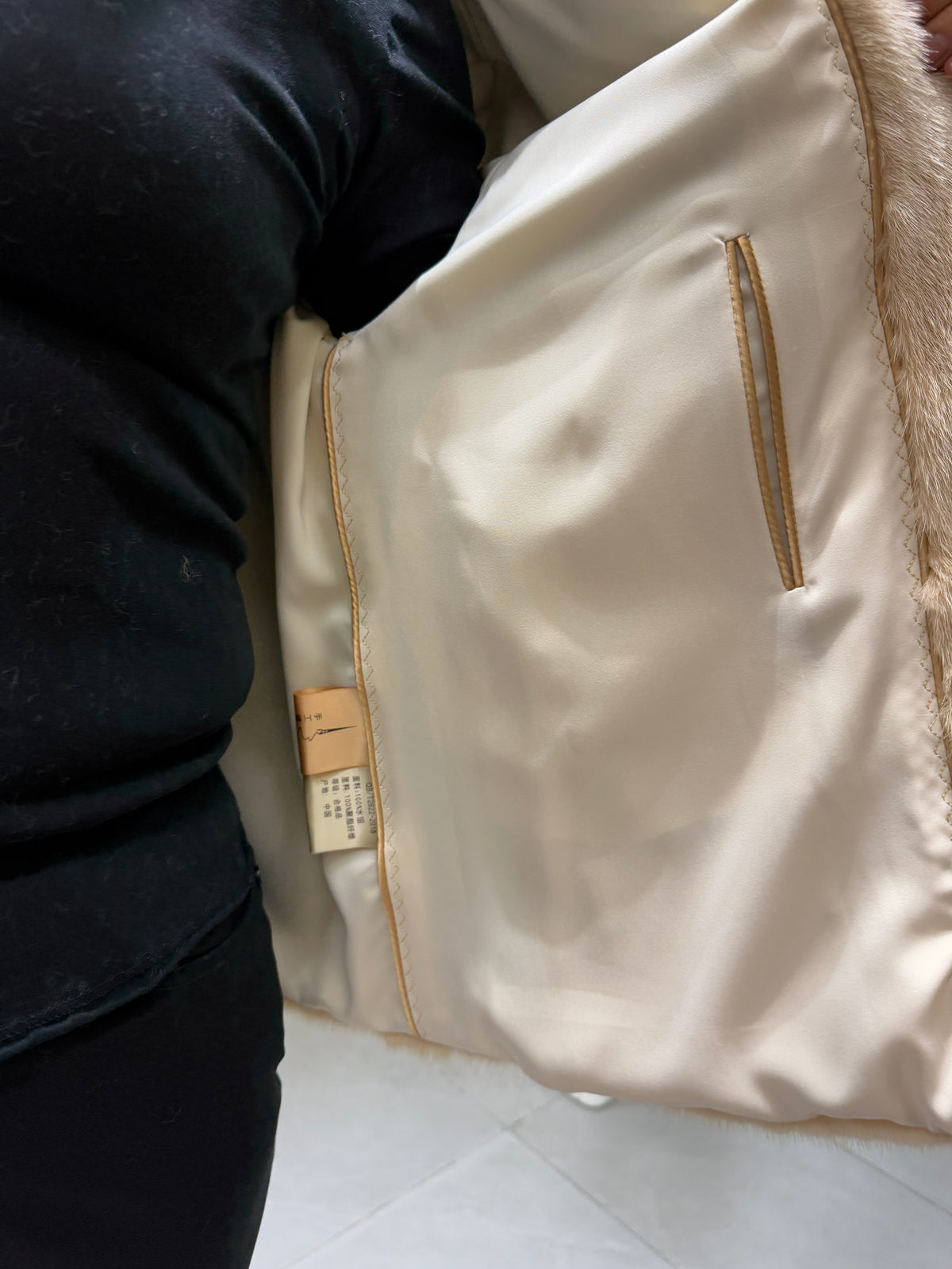 No. 143 Beige V-neck Mink Fur Coat