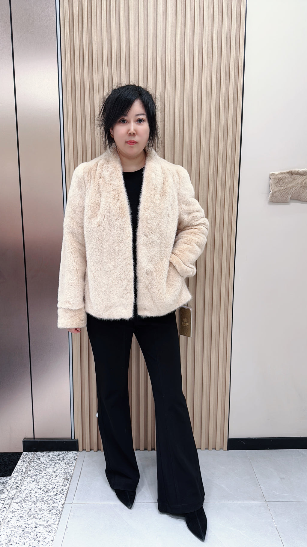 No. 143 Beige V-neck Mink Fur Coat