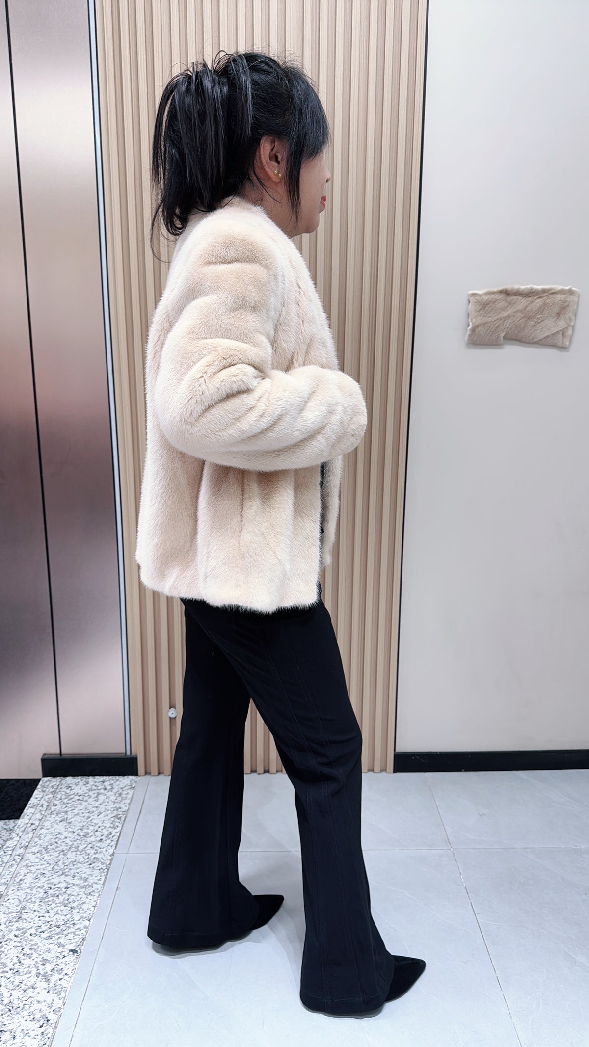 No. 143 Beige V-neck Mink Fur Coat