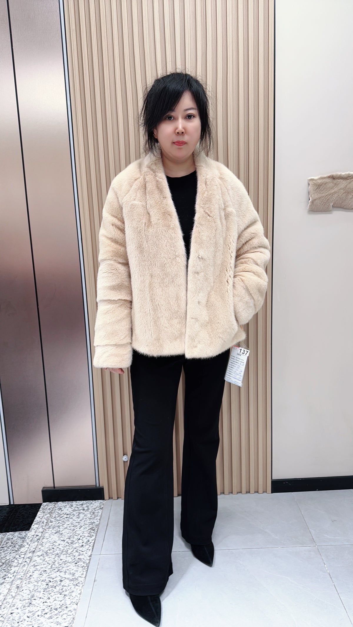 No. 137 Beige V-neck mink fur coat