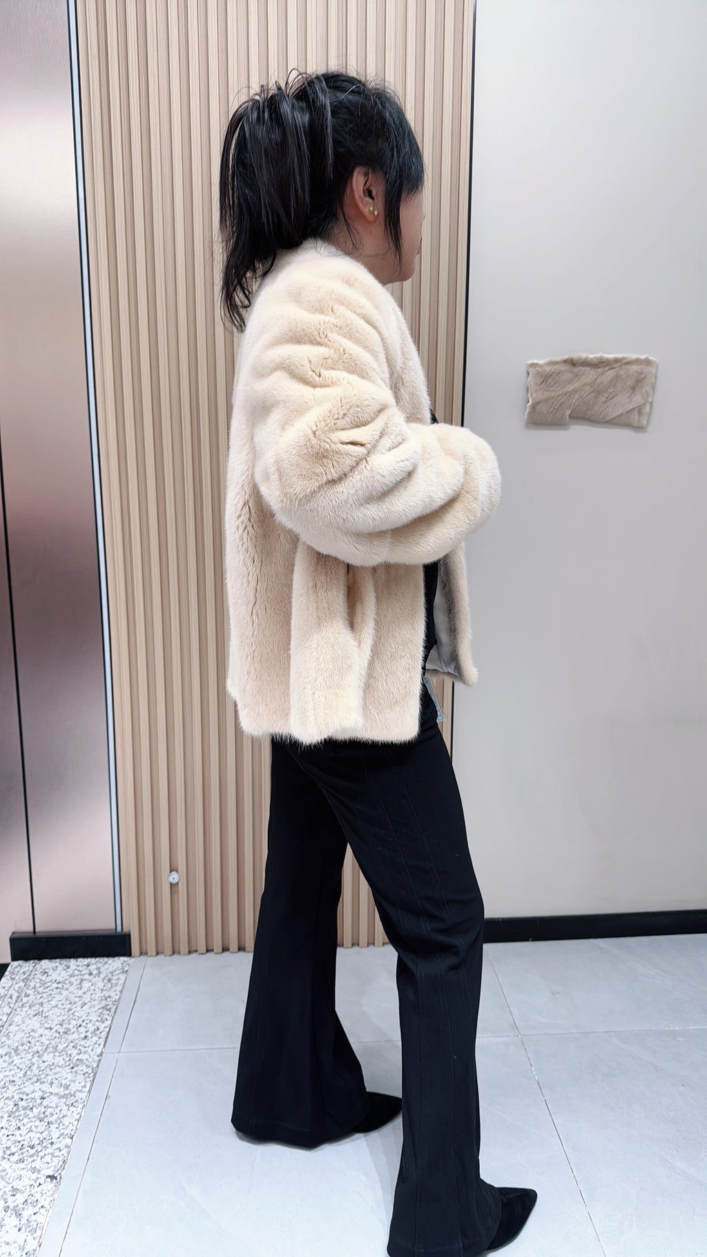 No. 137 Beige V-neck mink fur coat