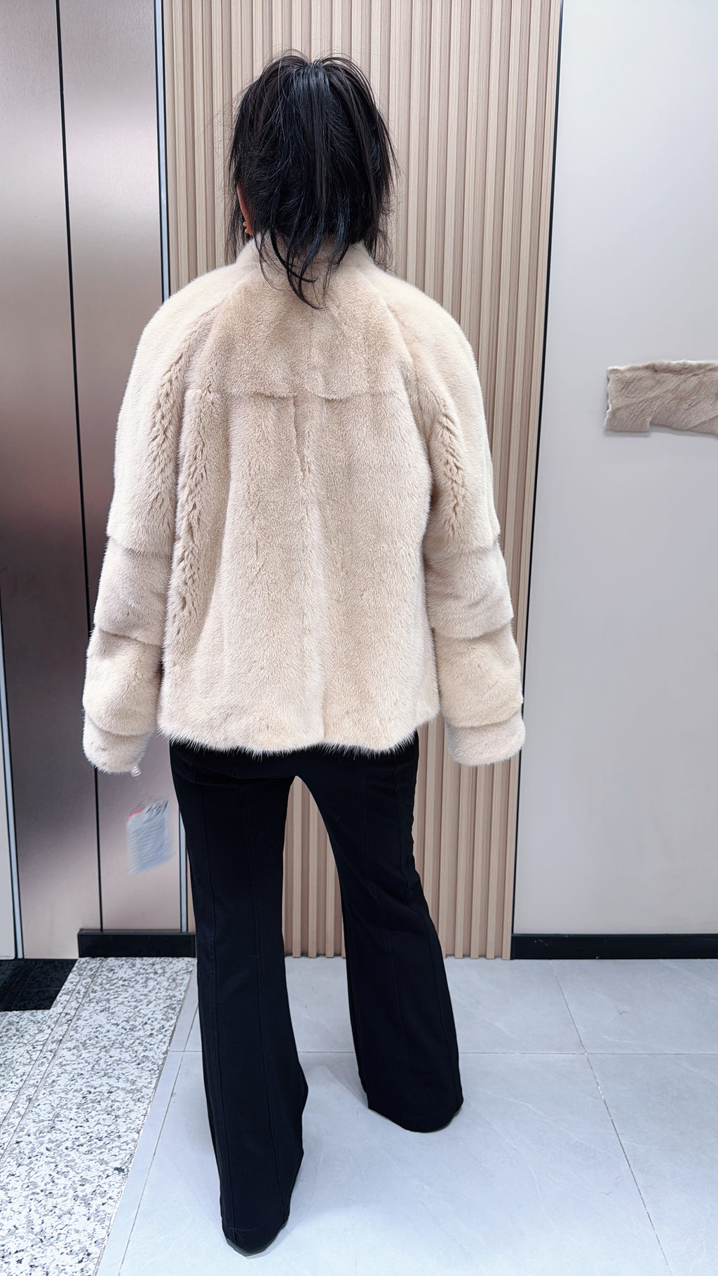 No. 137 Beige V-neck mink fur coat
