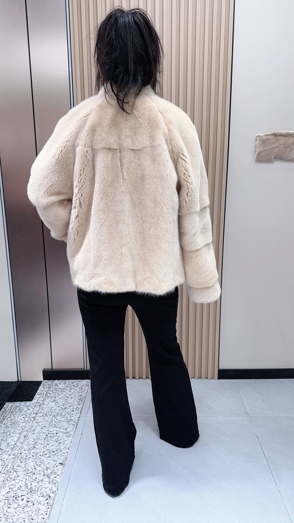 No. 137 Beige V-neck mink fur coat
