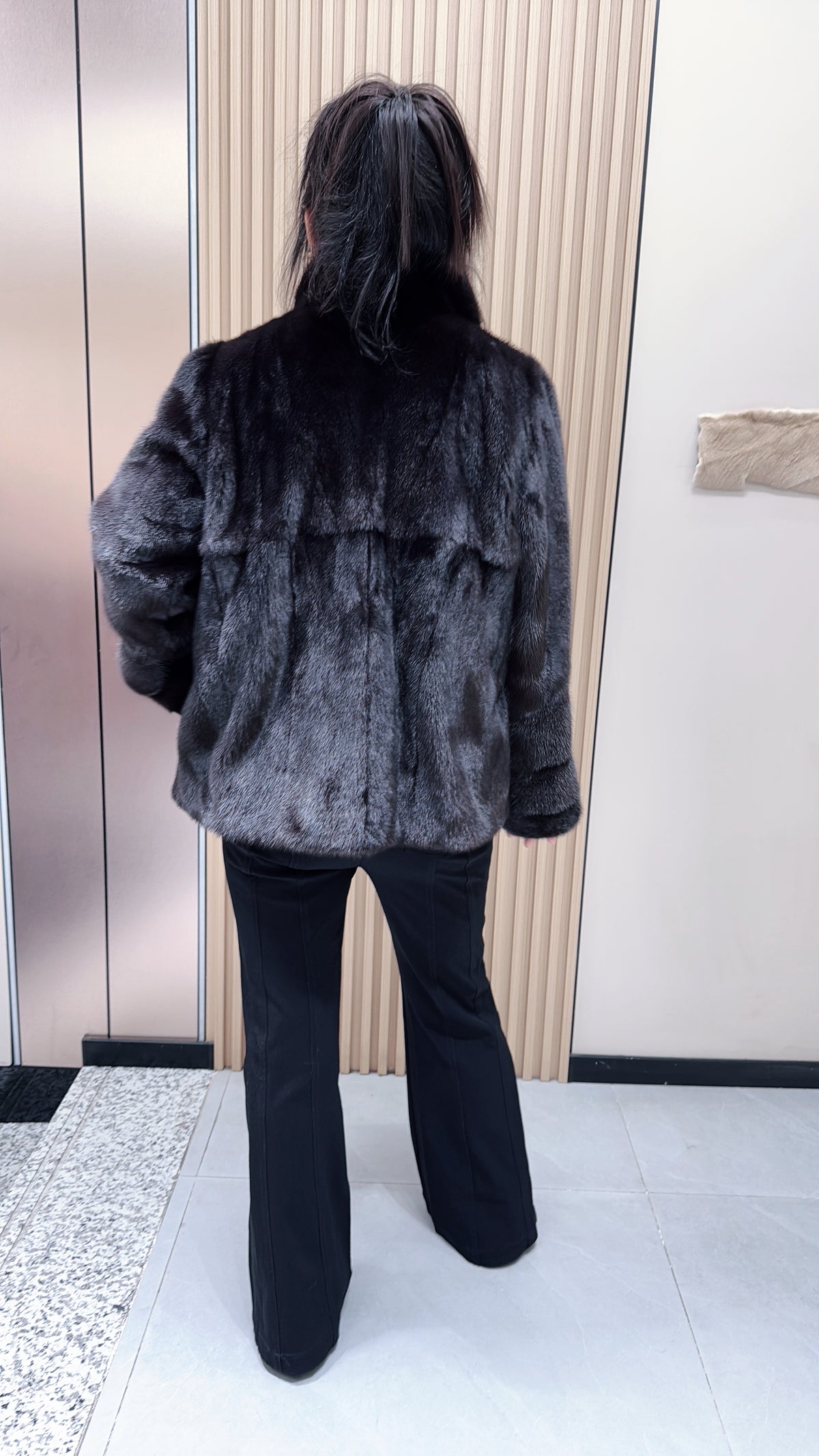 No. 119 Dark brown mink fur coat featuring a collar that can be worn standing up or folded down.