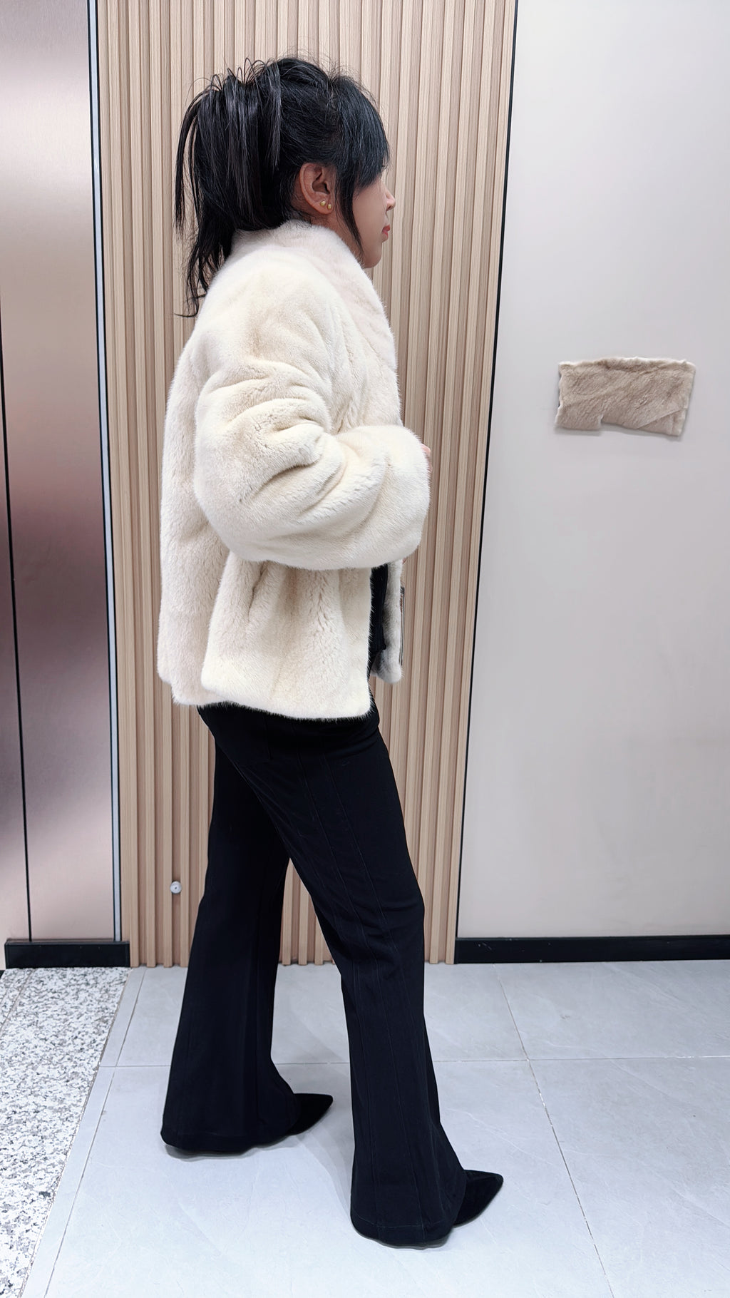 No. 133 Off-white stand-collar mink fur coat